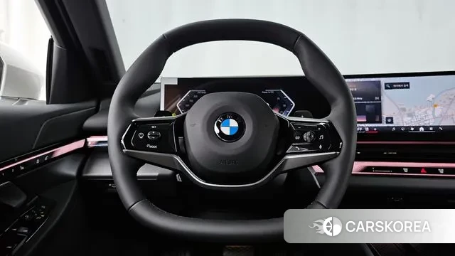 BMW 5 Series (G60) 2025 Белый из Кореи, фото 4