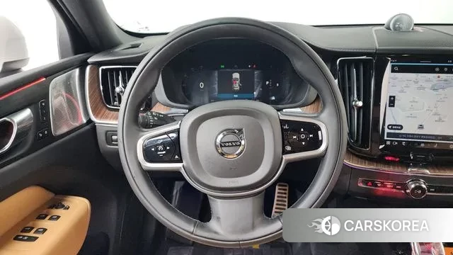 Volvo XC60 second Generation 2022 Белый из Кореи, фото 4