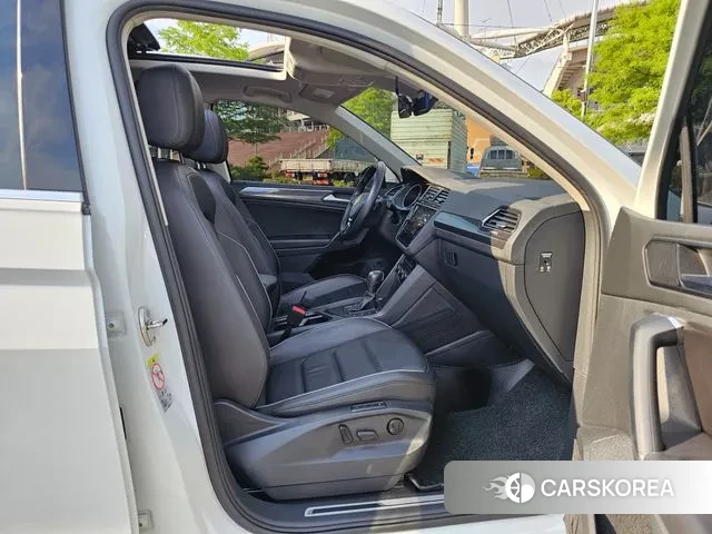 Volkswagen Tiguan second Generation 2020 Белый из Кореи, фото 4