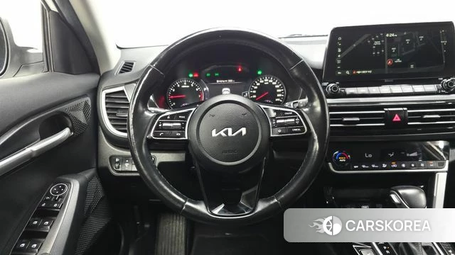 Kia Seltos 2022 Белый из Кореи, фото 4