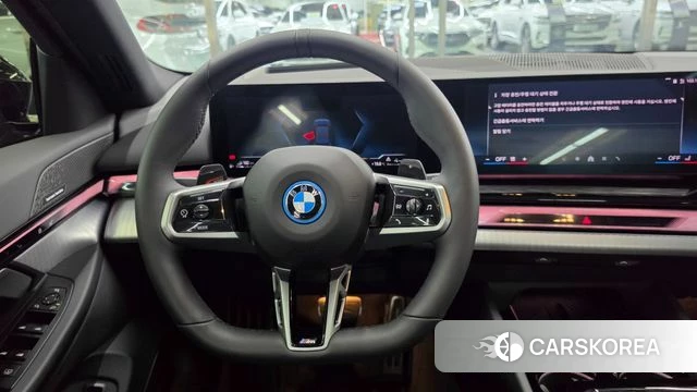 BMW 5 Series (G60) 2025 Черный из Кореи, фото 4
