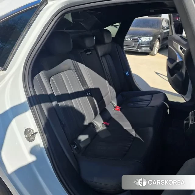 Audi A6 (C8) 2021 Белый из Кореи, фото 4