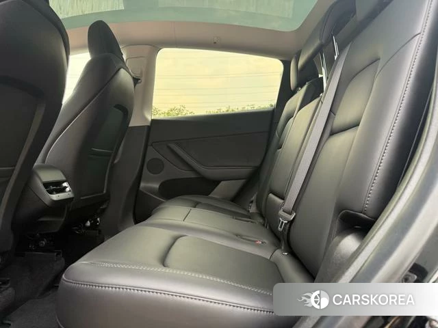 Tesla Model Y 2023 Черный из Китая, фото 4