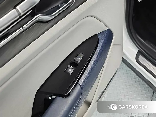 Kia Sportage 5th Generation Hybrid 2023 Белый из Кореи, фото 4