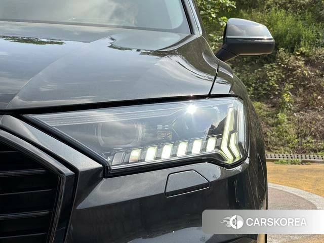 Audi Q7 2021 Черный из Китая, фото 4