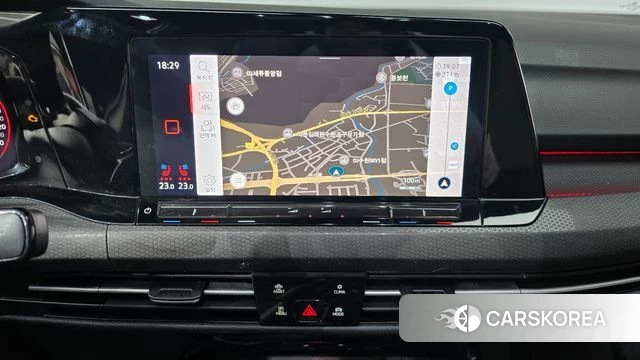 Volkswagen Golf 8th Generation 2024 Белый из Кореи, фото 4