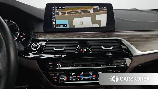 BMW 5 Series (G30) 2018 Серебристо-серый из Кореи, фото 4