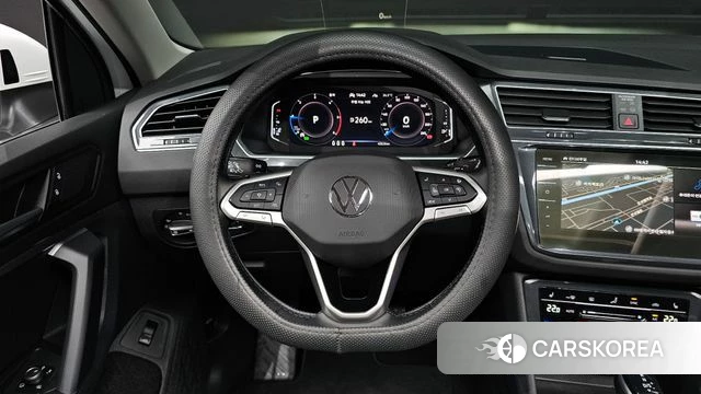 Volkswagen Tiguan second Generation 2023 Белый из Кореи, фото 4