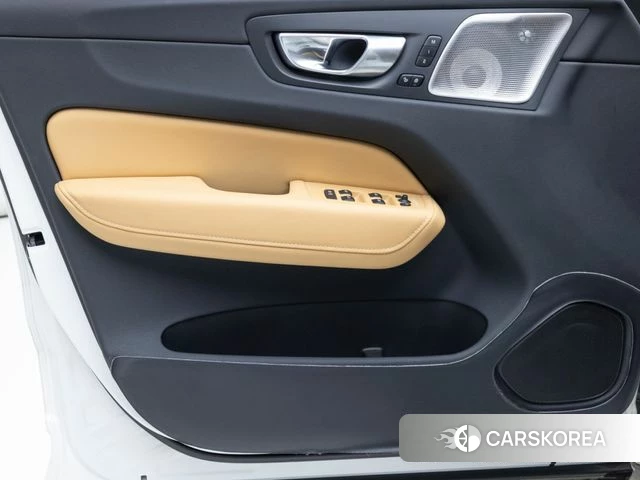 Volvo XC60 second Generation 2023 Белый из Кореи, фото 4