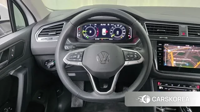 Volkswagen Tiguan second Generation 2023 Белый из Кореи, фото 4