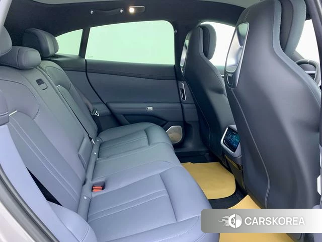 Xiaomi Car Xiaomi YU7 id 3919469 из Китая 4