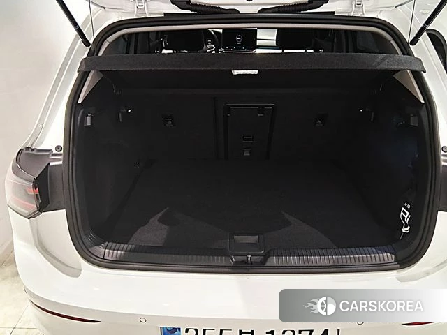 Volkswagen Golf 8th Generation 2025 Белый из Кореи, фото 4