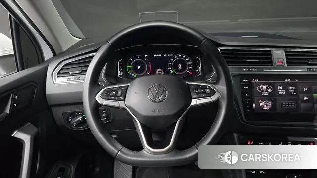 Volkswagen Tiguan second Generation 2023 Белый из Кореи, фото 4