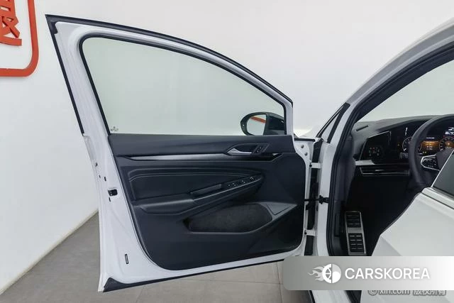 Volkswagen Golf 2021 Белый из Китая, фото 4