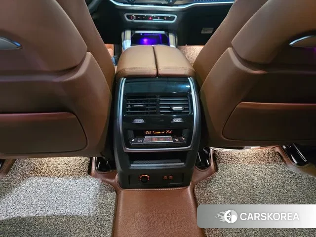 BMW X7 (G07) 2025 Белый из Кореи, фото 4