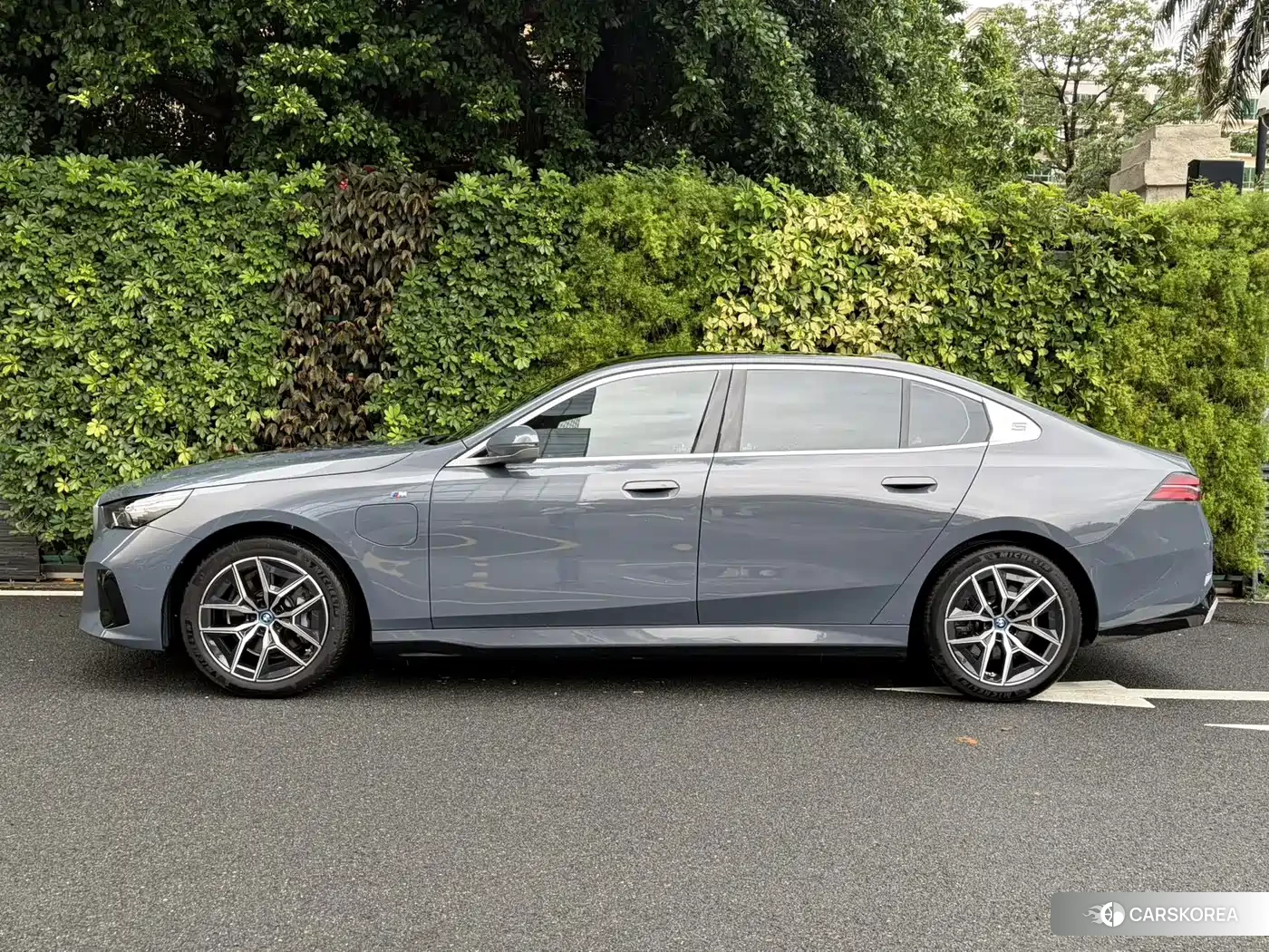 BMW i5 2024 Silver/gray из Китая, фото 4