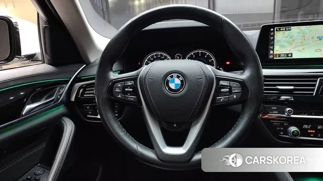 BMW 5 Series (G30) 2018 Белый из Кореи, фото 4