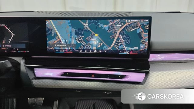 BMW 5 Series (G60) 2025 Серебристо-серый из Кореи, фото 4