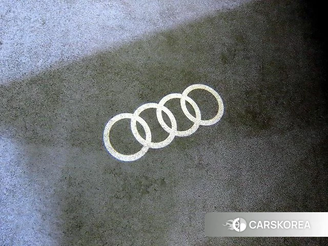 Audi Q3 (F3) 2024 Белый из Кореи, фото 4