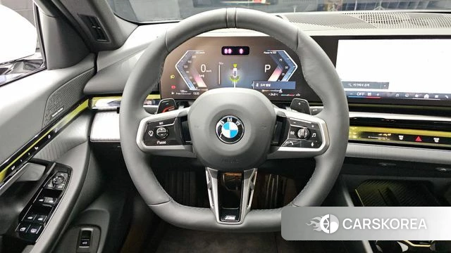 BMW 5 Series (G60) 2025 Белый из Кореи, фото 4