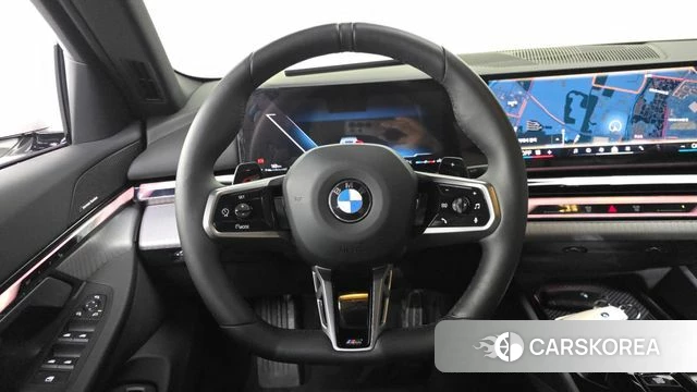 BMW 5 Series (G60) 2025 Белый из Кореи, фото 4