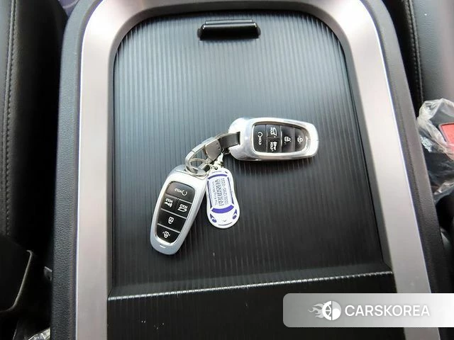 Hyundai Staria 2023 Белый из Кореи, фото 4