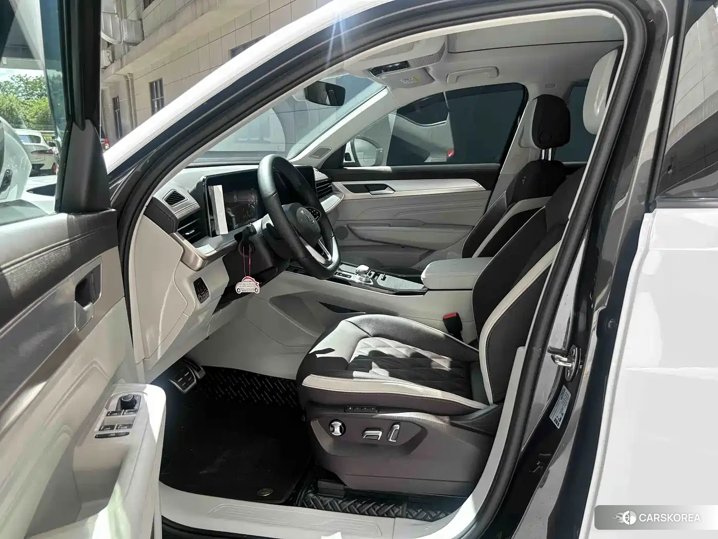 Volkswagen Tavendor 2025 Белый из Китая, фото 4