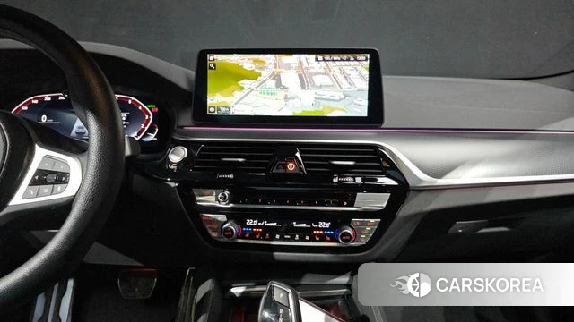 BMW 5 Series (G30) 2023 Белый из Кореи, фото 4