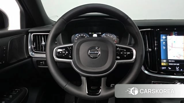 Volvo S60 3rd generation 2022 Серебристо-серый из Кореи, фото 4