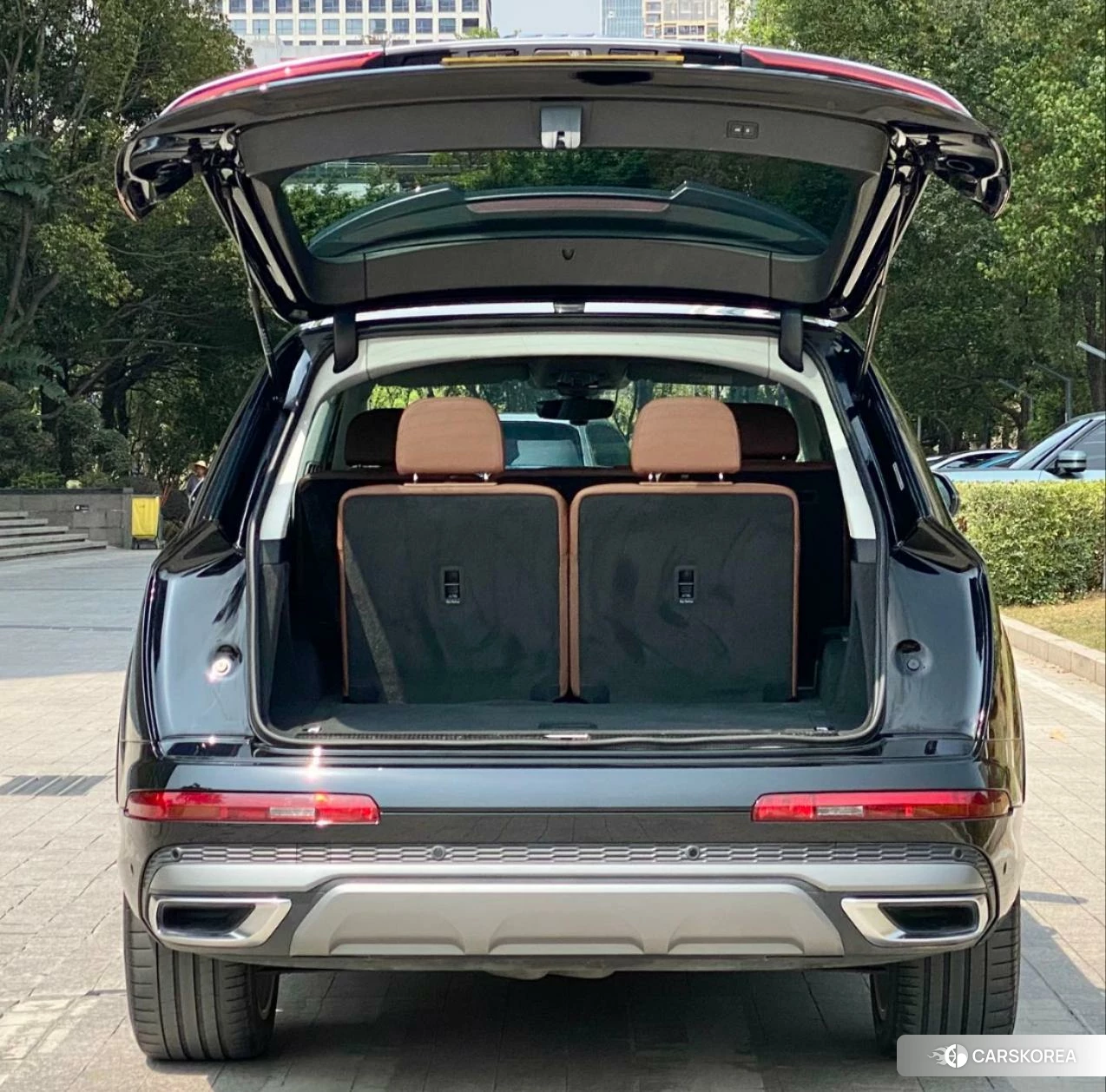 Audi Q7 2020 Черный из Китая, фото 4