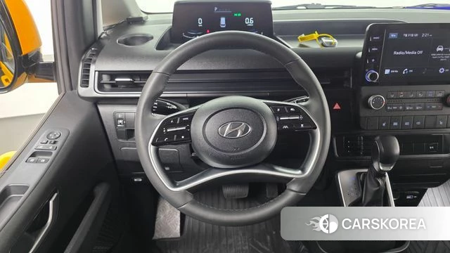 Hyundai Staria 2023 Желтый из Кореи, фото 4