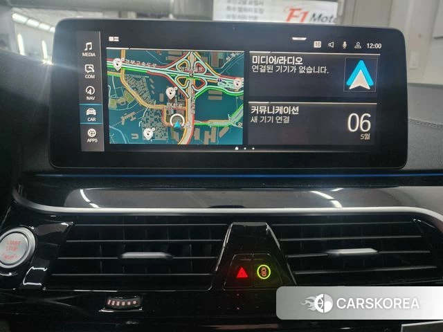 BMW 5 Series (G60) 2023 Серебристо-серый из Кореи, фото 4