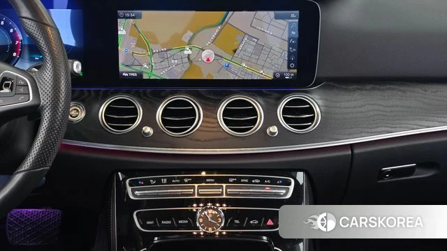 Mercedes-Benz E-Class W213 2018 Белый из Кореи, фото 4