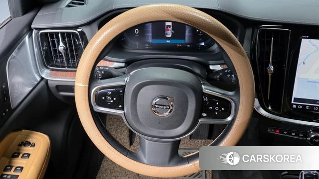 Volvo S60 3rd generation 2023 Белый из Кореи, фото 4