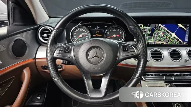 Mercedes-Benz E-Class W213 2018 Серебристо-серый из Кореи, фото 4
