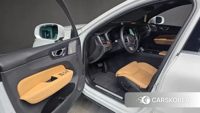 Volvo XC60 second Generation 2021 Белый из Кореи, фото 4