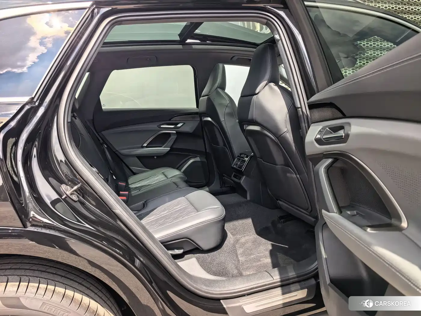 Audi Q5L 2025 Черный из Китая, фото 4