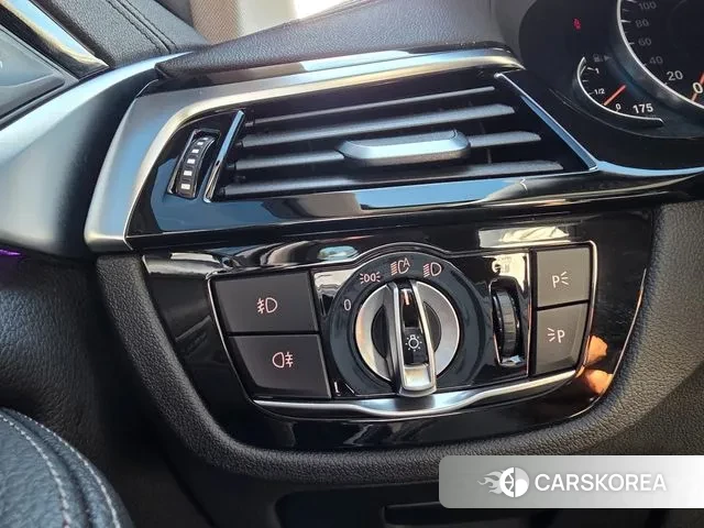 BMW 5 Series (G30) 2018 Черный из Кореи, фото 4