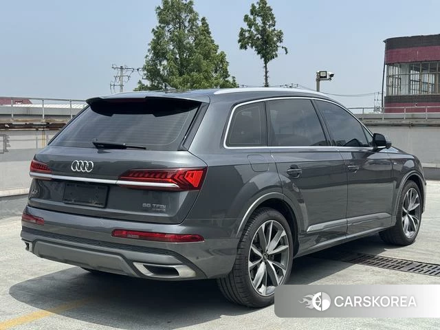 Audi Q7 2021 Серебристо-серый из Китая, фото 4
