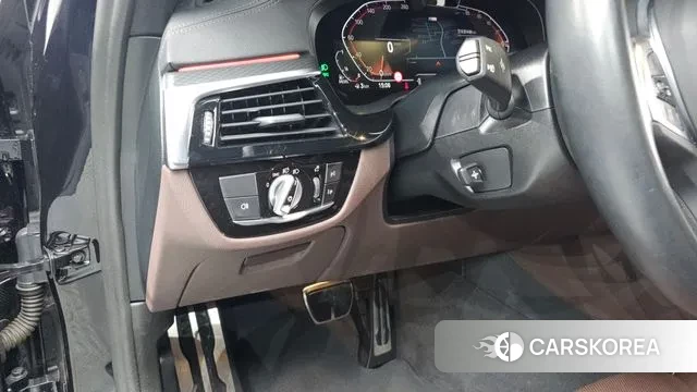 BMW 5 Series (G30) 2022 Черный из Кореи, фото 4