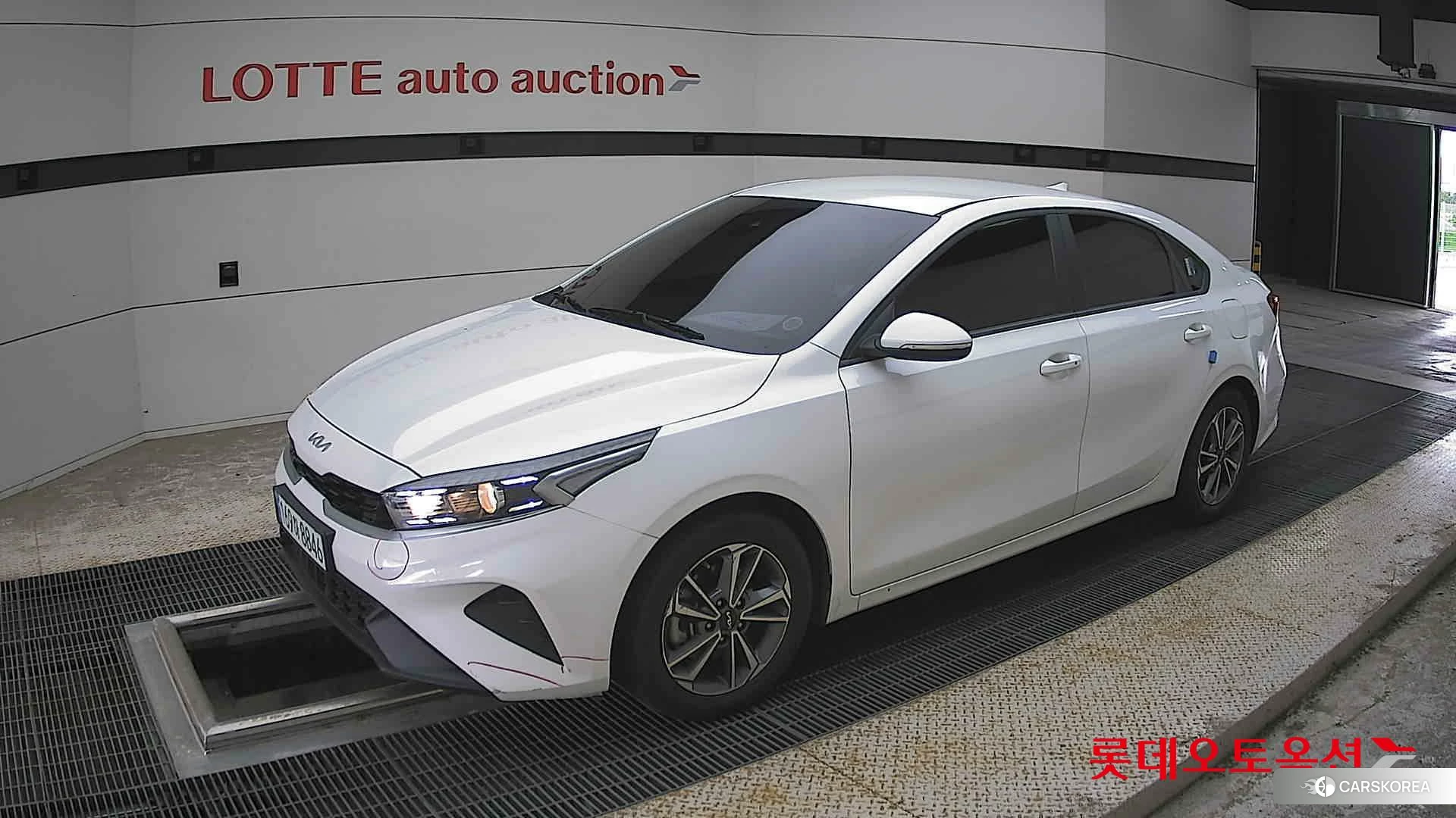 Kia K3 2022 Snow White Pearl из Кореи, фото 4