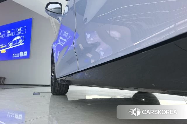 Roewe D7 EV 2024 Темно-серый из Китая, фото 4