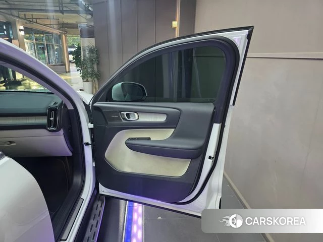 Volvo XC40 2024 Белый из Кореи, фото 4