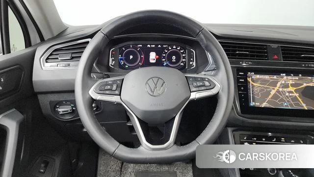 Volkswagen Tiguan second Generation 2023 Белый из Кореи, фото 4