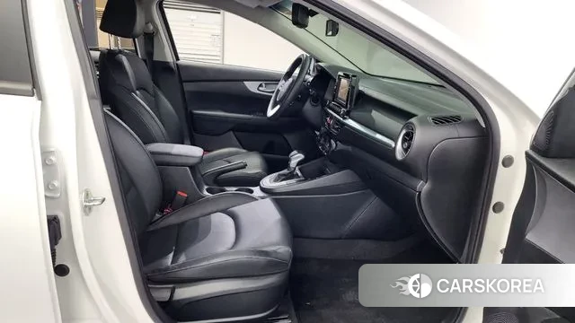 Kia The New K3 2nd generation 2021 Белый из Кореи, фото 4