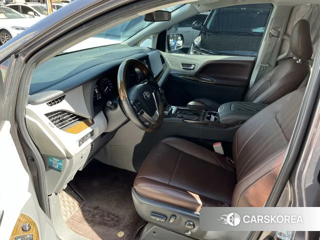 Toyota Sienna 2021 Темно-серый из Китая, фото 4