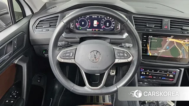 Volkswagen Tiguan Allspace 2023 Белый из Кореи, фото 4