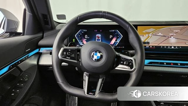 BMW 5 Series (G60) 2025 Светло-серебряный цвет из Кореи, фото 4