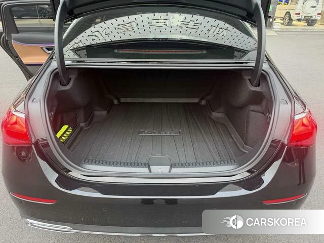 Mercedes-Benz E-class 2024 Черный из Китая, фото 4