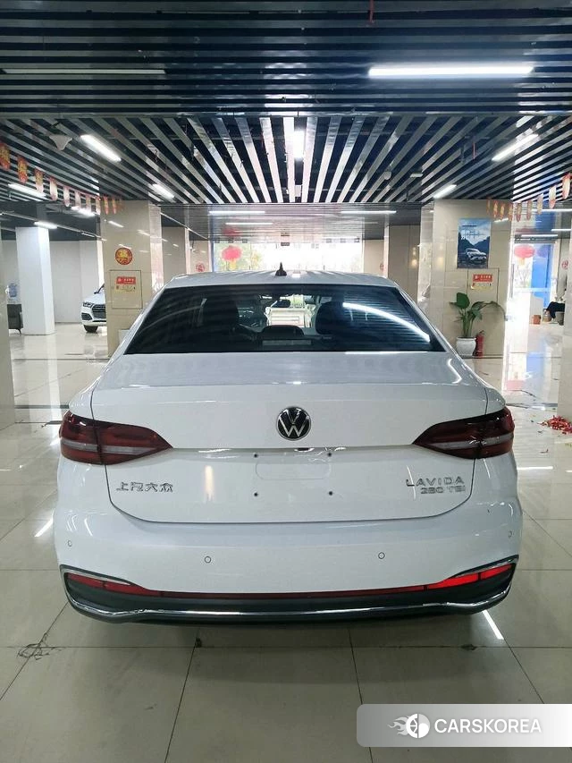 Volkswagen Lavida 2023 Белый из Китая, фото 4